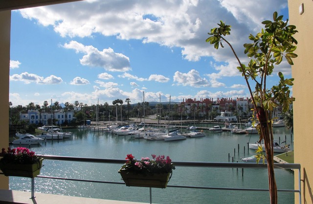 Holiday aprtm. few meters from the water on the small isle with Venice like view