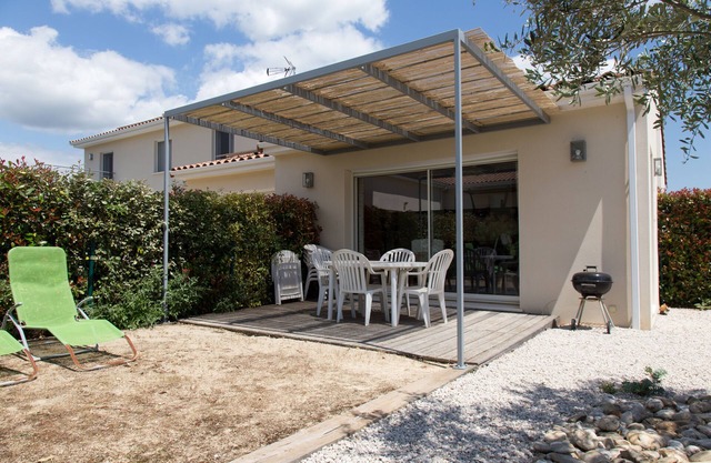 Holiday cottage boissière, vineyards and scrubland, near Montpellier.