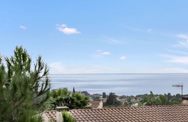 Holiday Home 'Lovely Little House with Garden' with Private Pool, Wi-Fi and Air Conditioning