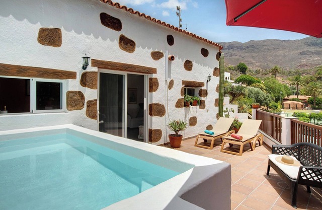 Holiday Cottage Santa Lucía with Mountain View, A/C, Wi-Fi & Terrace