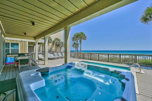 Holiday Fin - Heated Pool Hot Tub! Game Tables! Beachfront!