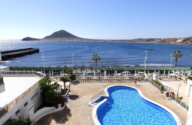 Holiday flat with balcony and sea view