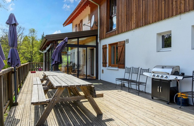 Holiday Home 'Gîte La Ramée' with Mountain View, Private Terrace and Wi-Fi