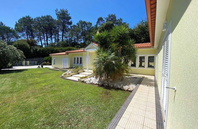 Holiday House ON THE BEACH WITH PRIVATE POOL