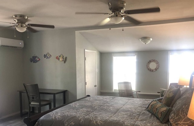 Holiday Hideaway - private home near fishing and Gulf Coast beaches!