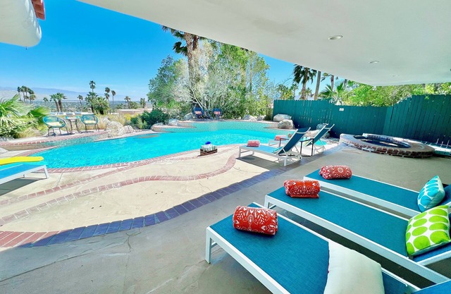Holiday Hill House - Views, Pool/Spa, Pickleball, Pool Table, Ping Pong