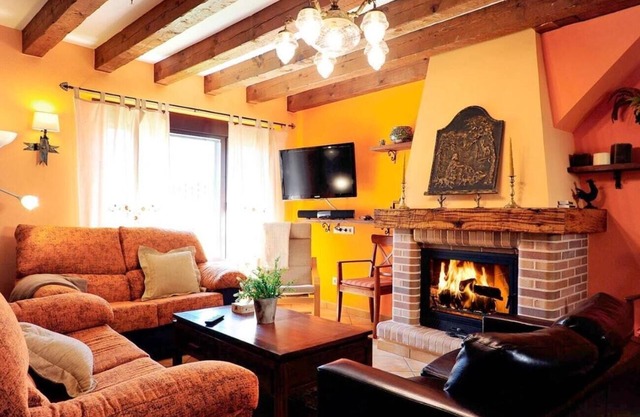 Holiday Home 'El Valle De La Mantequilla' with Mountain View, Private Terrace and Wi-Fi