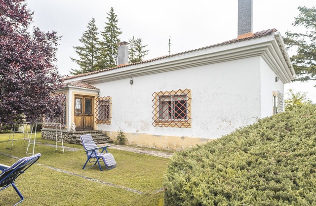 Holiday Home 'El Chalet' with Mountain Views and Private Garden