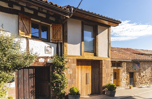Holiday Home 'Casa Rural Villapajar' with Mountain View, Private Garden and Wi-Fi