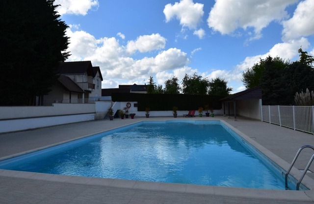 Holiday Home in Faverolles with Heated Pool