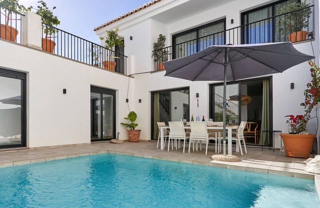 Holiday Home "El Cine" with Mountain View, Pool & Wi-Fi