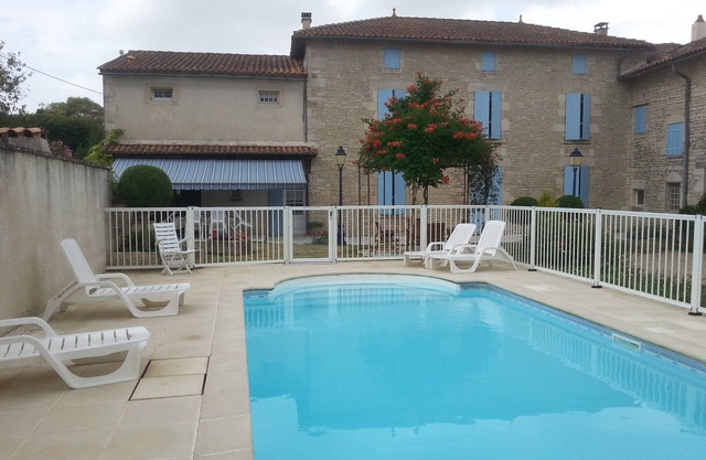Holiday Home 'Gite L'ouche De Mai' with Private Pool, Private Terrace and Wi-Fi