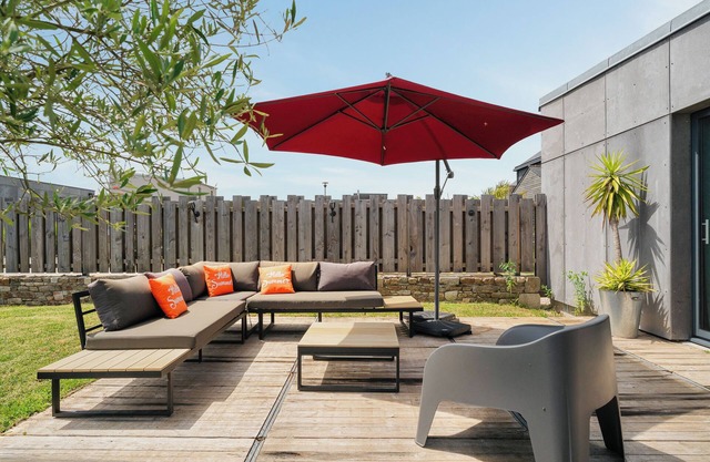 Holiday Home 'L'Escapade Du Bord De Rance' with Terrace, Garden and Wi-Fi