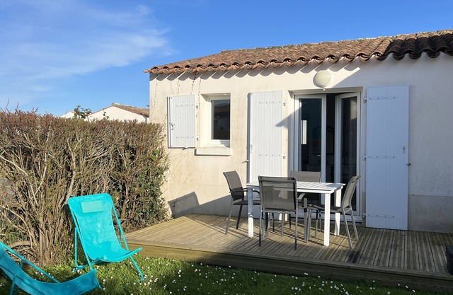 Holiday Home "52 Amareyeurs" close to the Sea with Shared Pool