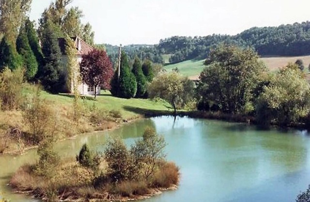 Holiday home in Montaigu-de-Quercy with garden