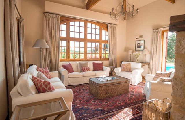 Holiday Home 'La Maison' with Heated Pool, Garden & Wi-Fi