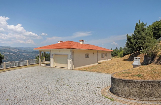 Holiday Home 'Sousa's House - Alojamento Local' with Mountain View, Private Terrace and Wi-Fi