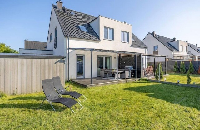 Holiday home, 3 bedrooms, private garden