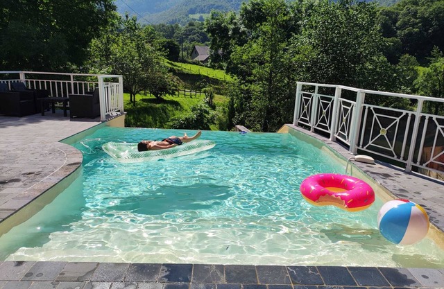 Holiday Home 'Ainerak' with Mountain View, Private Pool and Wi-Fi