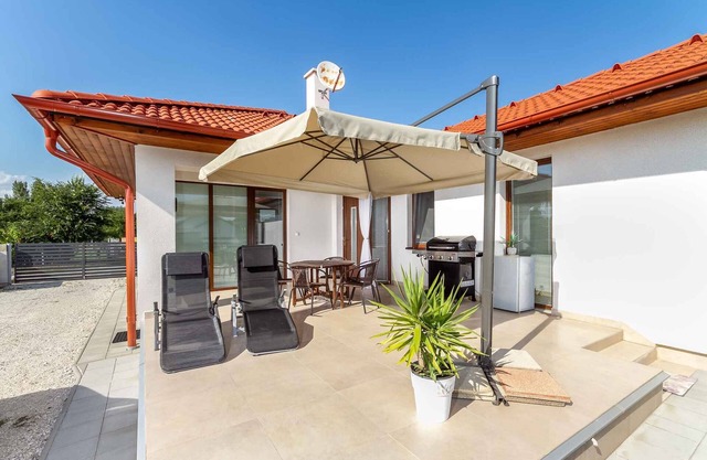 Holiday home Air-conditioned, with washing machine, dishwasher and WiFi