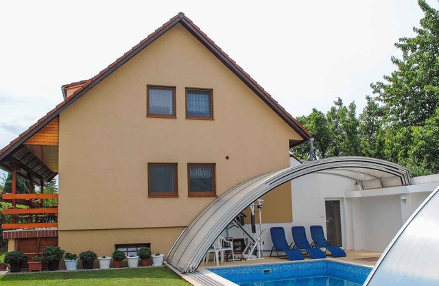 Holiday home air-conditioned, with WiFi, large indoor pool, sauna, dishwasher