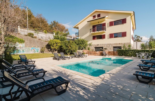 Holiday Home 'Alojamento Casa Da Pedra Verde' with Mountain View, Private Pool and Wi-Fi