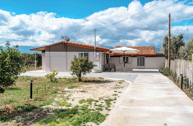 Holiday Home 'Angela Apartment' with Private Terrace, Wi-Fi and Air Conditioning