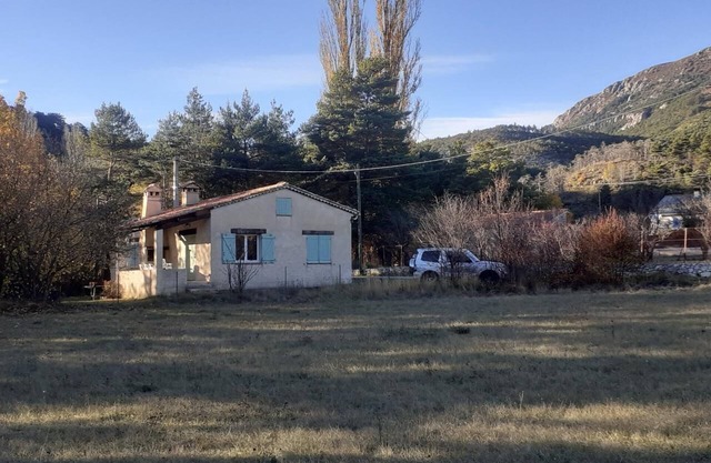 Holiday Home 'Aux Portes Des Gorges Du Verdon' with Mountain View, Private Terrace and Garden