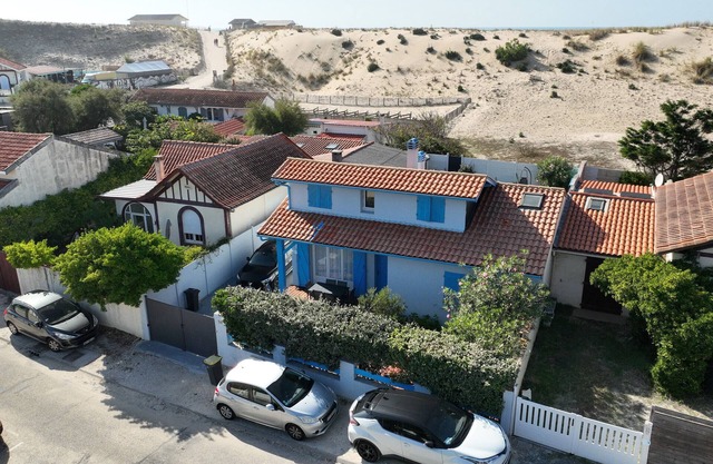 Holiday Home 'Beach Villa 14 Personnes' with Private Terrace, Wi-Fi and Air Conditioning