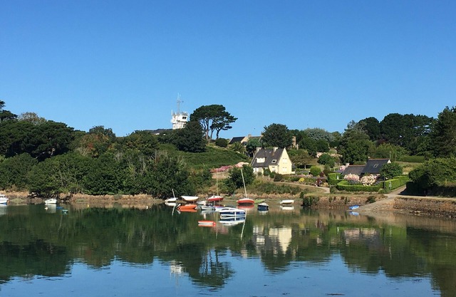 Holiday Home 'Bréhat - Villa San Denn' with Sea View, Private Garden and Wi-Fi