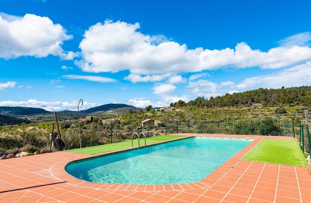 Holiday Home 'Casa Relax' with Mountain View, Shared Pool and Wi-Fi