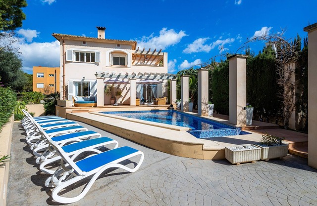 Holiday Home 'Casa Alegria' with Private Pool, Wi-Fi and Air Conditioning