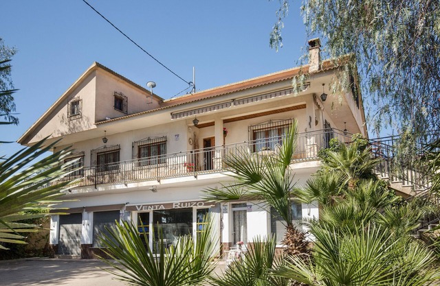 Holiday Home "Casa Chalet Venta Ruizo" with Private Pool and Wi-Fi