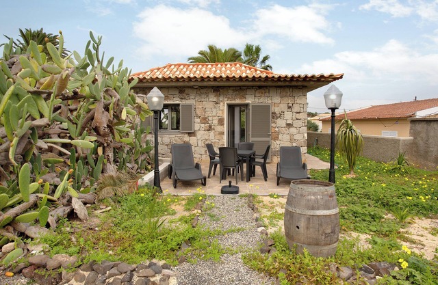 Holiday Home 'Casa Do Vinho' with Sea View, Private Terrace and Wi-Fi