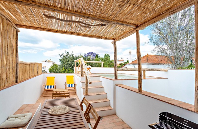 Holiday Home 'Casa Dos Avos' with Private Pool, Wi-Fi and Air Conditioning