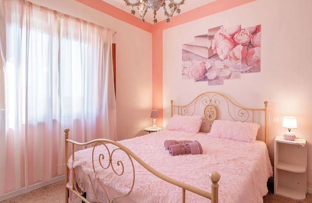 Holiday Home 'Casa Di Nonna Tosca Montecarlo' with Mountain View, Wi-Fi and Air Conditioning