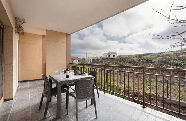 Holiday Home 'Casa Girdana' with Sea View, Private Terrace and Wi-Fi