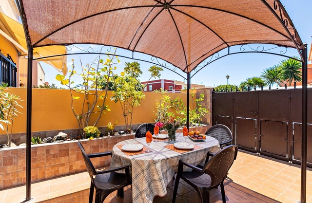 Holiday Home Casa Golfin with Garden View, Wi-Fi & Terrace