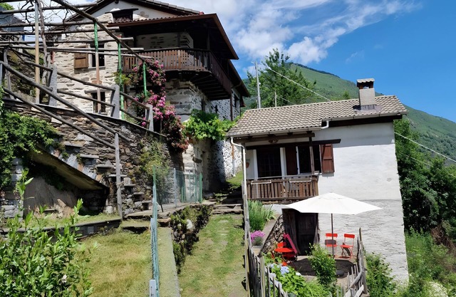 Holiday Home 'Casa Grande' with Private Garden, Balcony and Wi-Fi