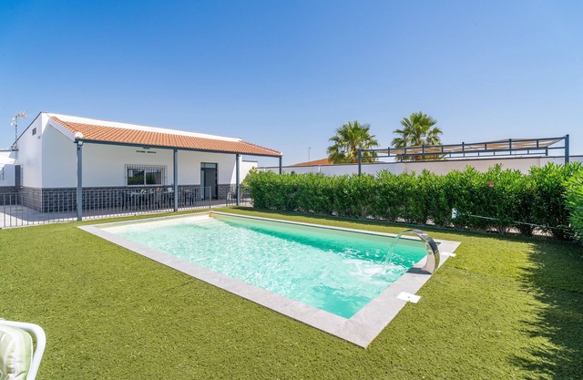 Holiday Home 'Casa Rural Villa Gordito' with Private Pool, Wi-Fi and Air Conditioning