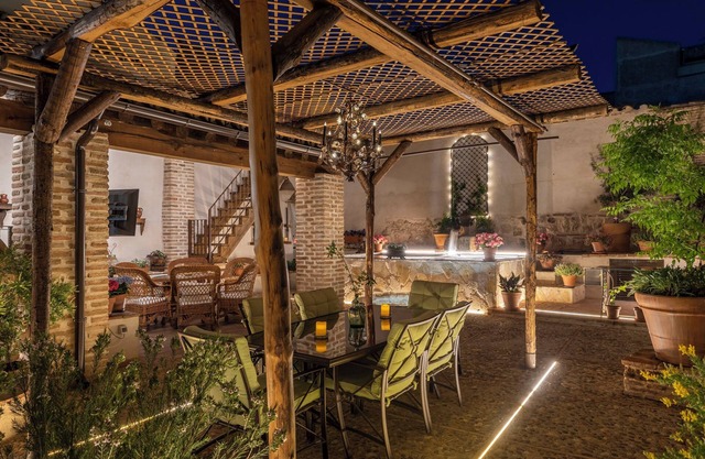 Holiday Home 'Casa Rural 5 Estrellas El Baluarte' with Private Pool, Private Garden and Wi-Fi