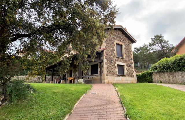 Holiday Home 'Casa Rural La Carrasquilla' with Private Terrace, Private Garden and Wi-Fi