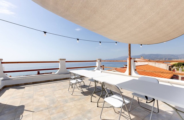 Holiday Home 'Casa Simo' with Sea View, Wi-Fi and Air Conditioning