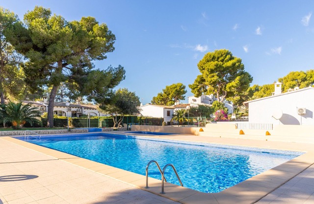 Holiday Home "Casa Shelly" with Shared Pool & Wi-Fi