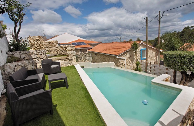 Holiday Home 'Castelos Amarelo' with Private Pool, Wi-Fi and Air Conditioning