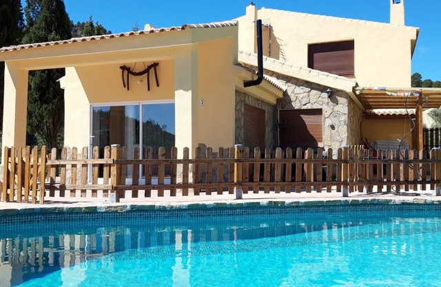 Holiday Home ‘Cortijo la Era’ with Mountain View, Pool & Wi-Fi