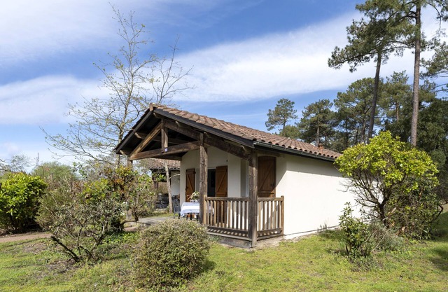 Holiday Home 'Cosy Pavillon 2 Bedrooms Near the Sea' with Shared Pool, Terrace and Wi-Fi
