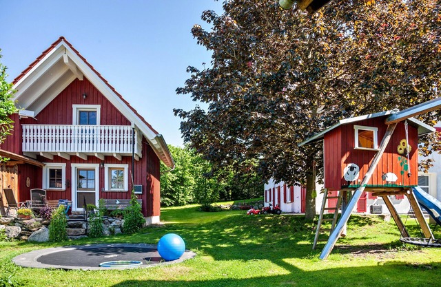 Holiday Home 'Naturhäusle Oberschwaben' with Mountain View, Private Terrace and Wi-Fi