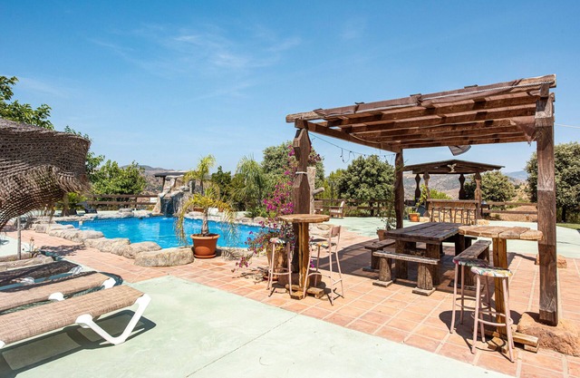 Holiday Home 'El Desafío De Las Águilas' with Lake View, Wi-Fi and Air Conditioning