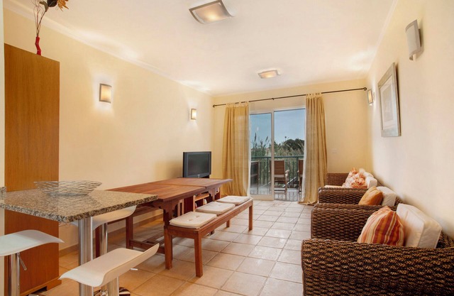 Holiday Home "Energia Dourada" with Sea View, Private Terrace & Wi-Fi